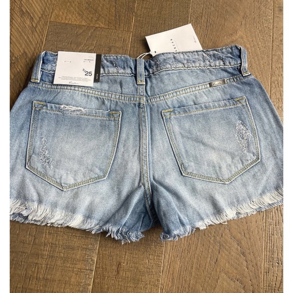 KanCan Women’s Mid Rise 2” Jean Shorts - Picture 6 of 8